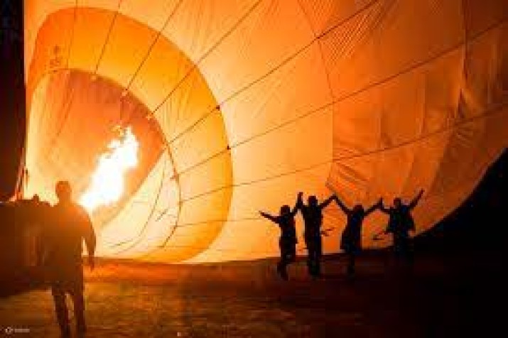 Book your sunset balloon ride in Cappadocia and enjoy breathtaking views of the landscape bathed in the colors of the setting sun