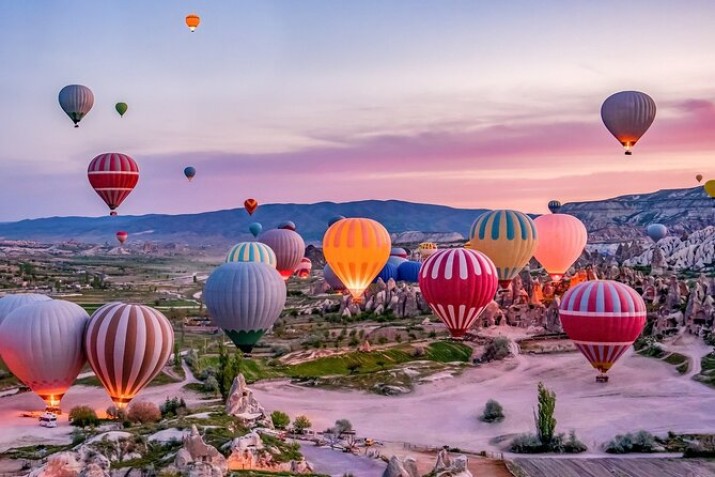 Discover the best viewpoints in Cappadocia, from Uchisar Castle to Love Valley, offering breathtaking views of Cappadocia’s unique landscapes